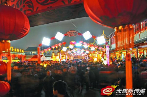 入夜赏花灯祈福放河灯 无锡30万人赏灯挤爆