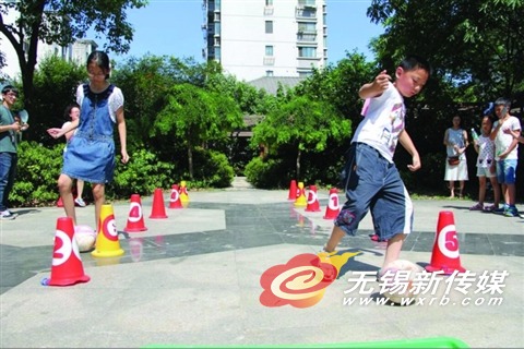 杨木桥社区开展青少年趣味足球赛