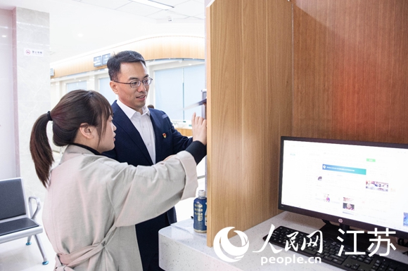 政务服务“马上办、网上办、就近办、一次办”，提高了辖区企业和群众的幸福感与获得感。无锡高新区管委会供图