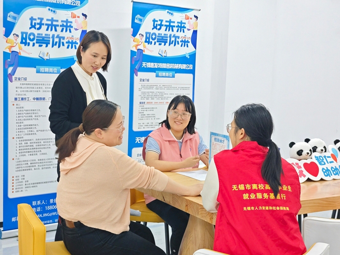 天丰社区“丰岗”就业创业服务站现场。石小芳摄