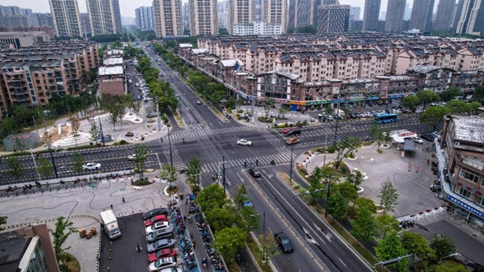 改造提升后的落霞苑片区，外部道路焕然一新。无锡经开区综合执法监督局供图